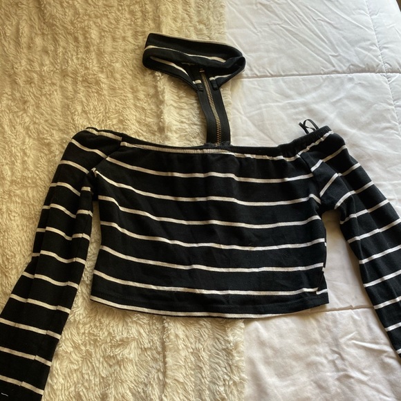 Black and white stripped crop top - Picture 2 of 2